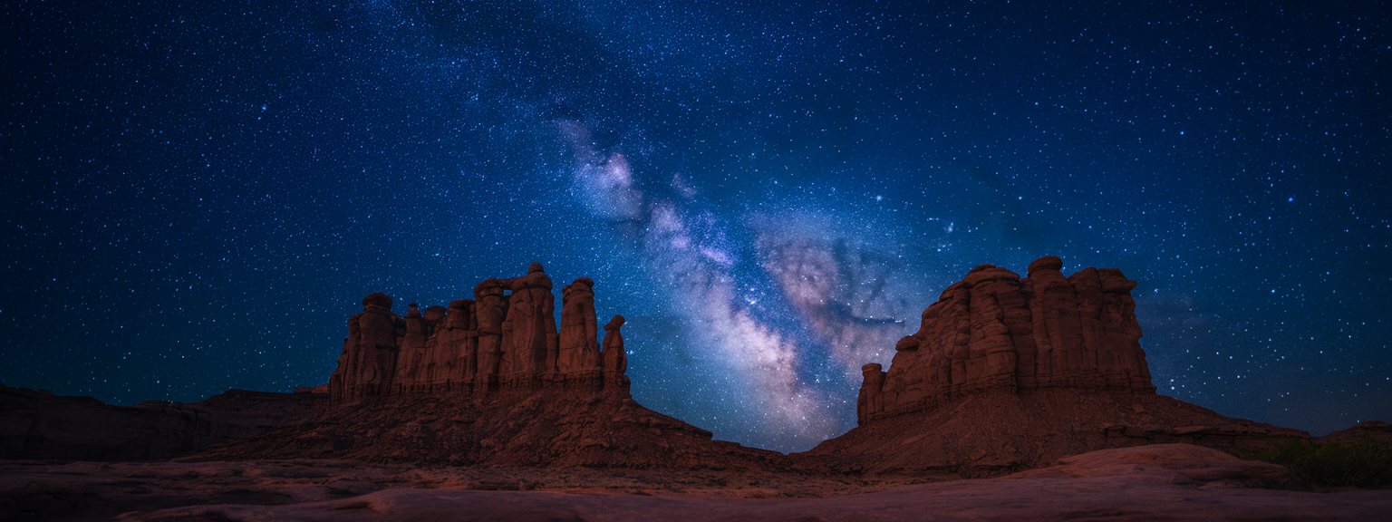 A breathtaking view of the night sky with stars over Moab's Red Rock landscapes, perfect for stargazing.