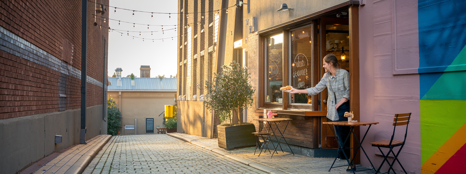 [Hidden Gems: How to Discover Local Secrets and Offbeat Spots]